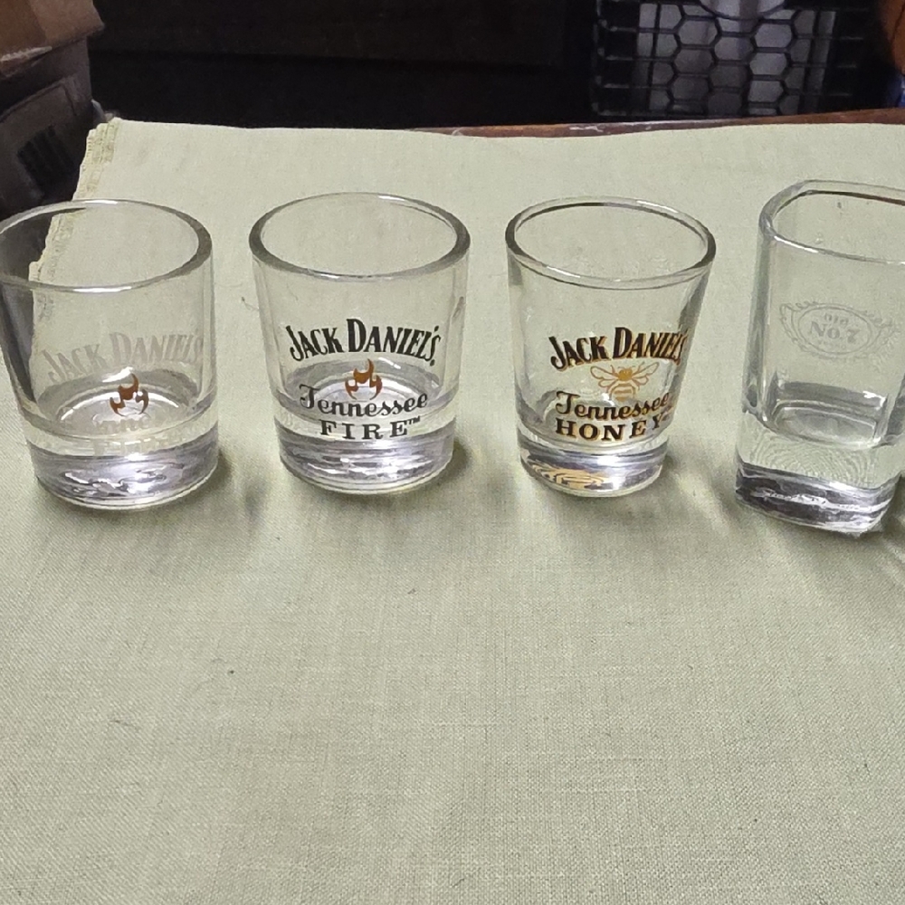 Jack Daniels Assorted Shot Glass Set - Clear and Gold